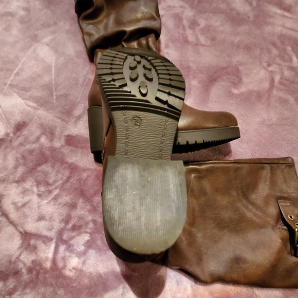 Boots - Picture 9 of 10